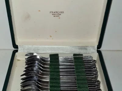 coffret 12 petites fourchettes en métal argenté