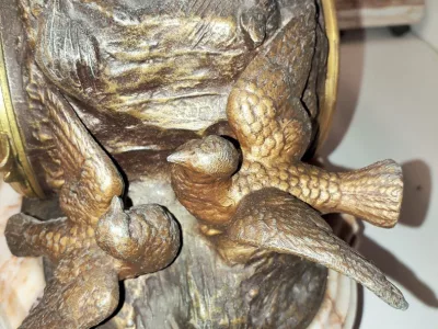 Pendule en métal composition et base marbre d’après Louis et François Moreau   « Les Tourterelles »   XIXème