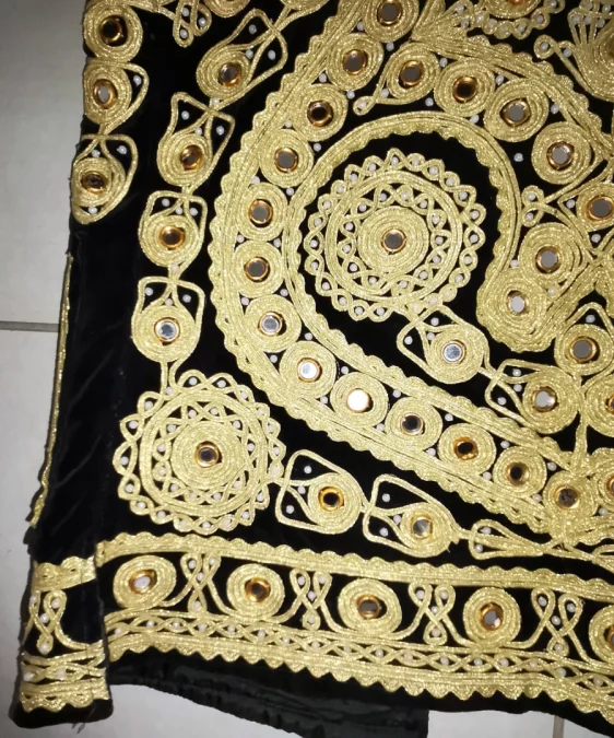 Gilet très richement brodé travail oriental début XXème