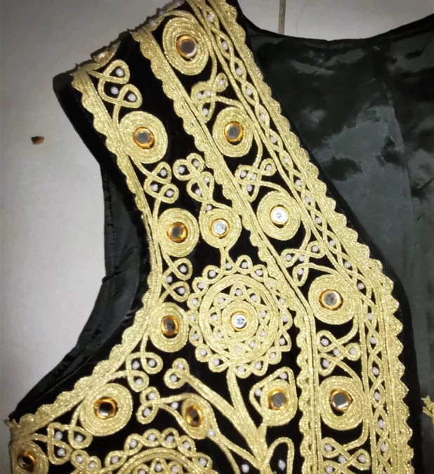 Gilet très richement brodé travail oriental début XXème