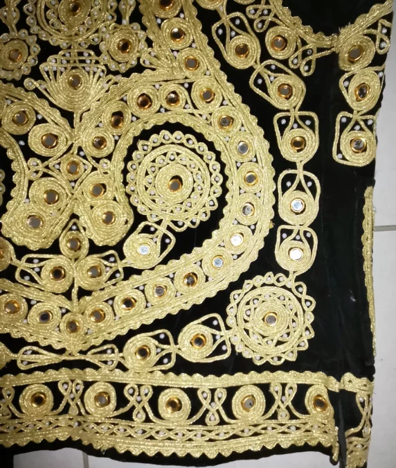 Gilet très richement brodé travail oriental début XXème