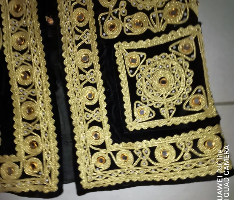 Gilet très richement brodé travail oriental début XXème