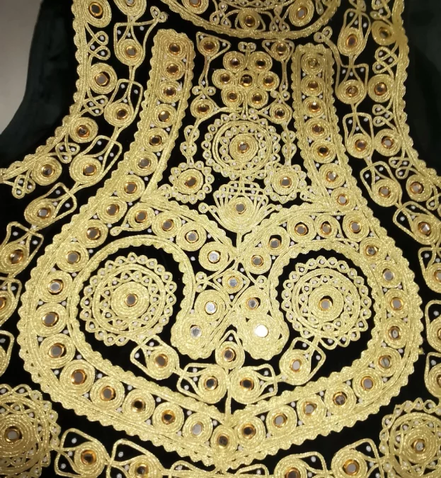 Gilet très richement brodé travail oriental début XXème