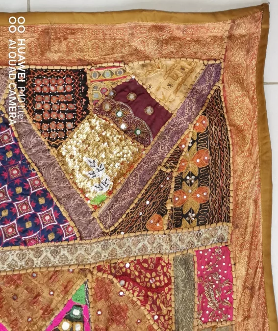 tapisserie Brodées orientale avec un cœur au centre Fin du XIXème siècle