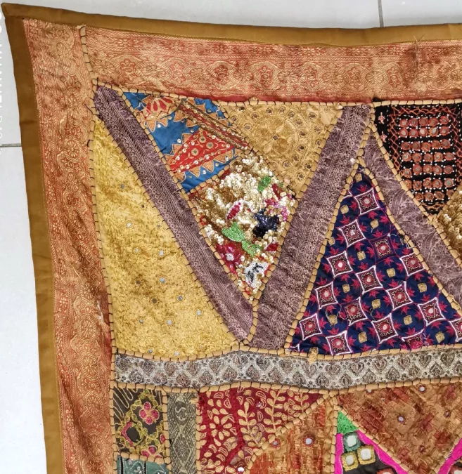 tapisserie Brodées orientale avec un cœur au centre Fin du XIXème siècle