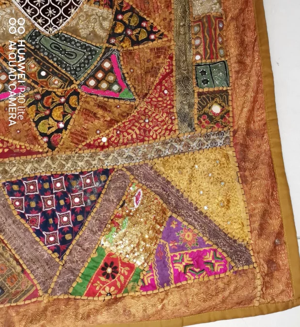 tapisserie Brodées orientale avec un cœur au centre Fin du XIXème siècle