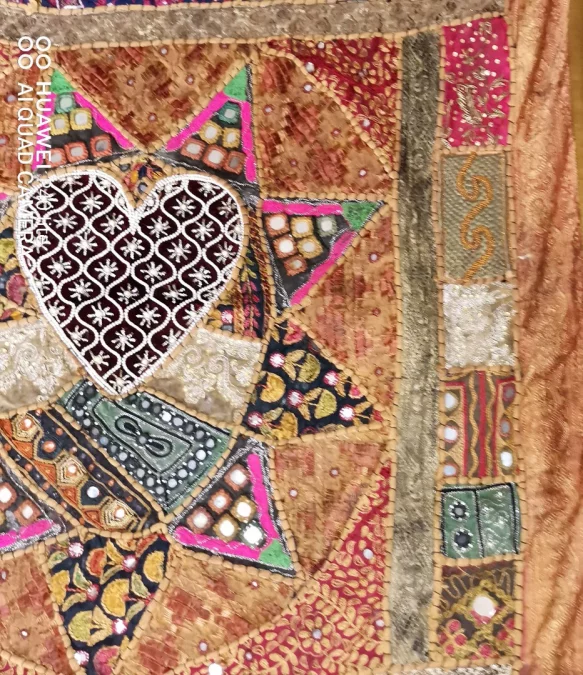 tapisserie Brodées orientale avec un cœur au centre Fin du XIXème siècle