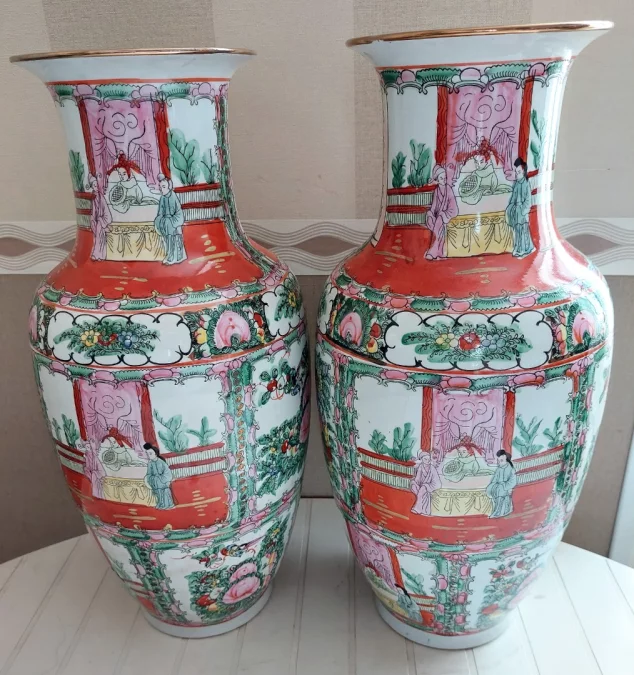 一对中国花瓶