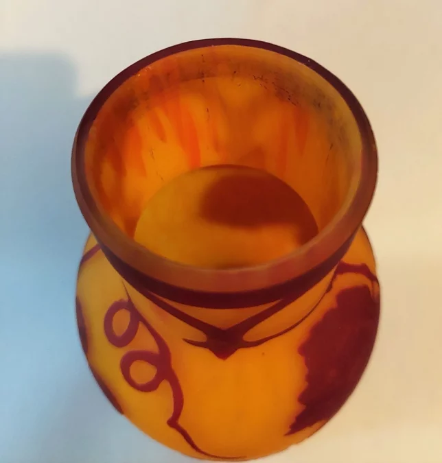 Vase décor vigne dégagé à l'acide signé de Degué David GUERON (1892-1950)