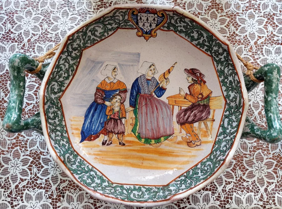 DISH подписал контракт с Маликорн Пуплар Беатрикс