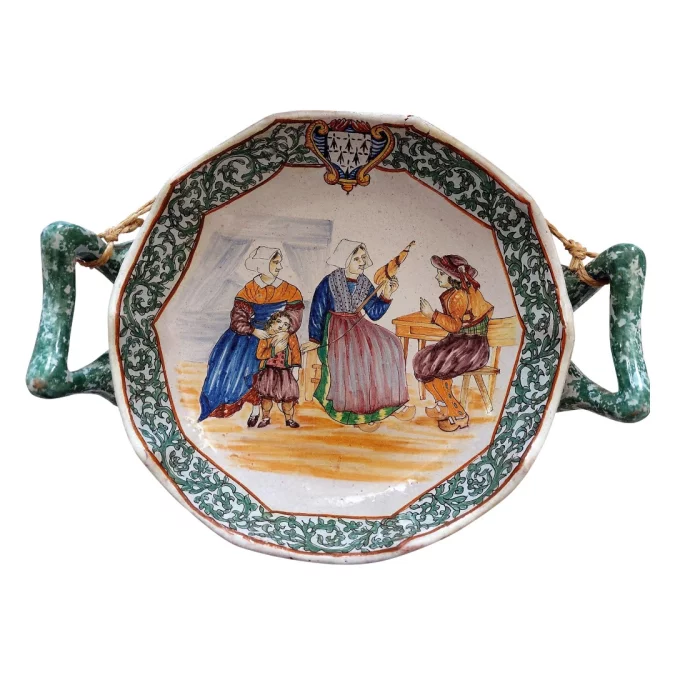 DISH подписал контракт с Маликорн Пуплар Беатрикс