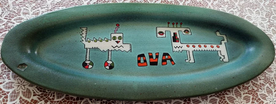 Remi LACOMBE 设计的椭圆形盘子