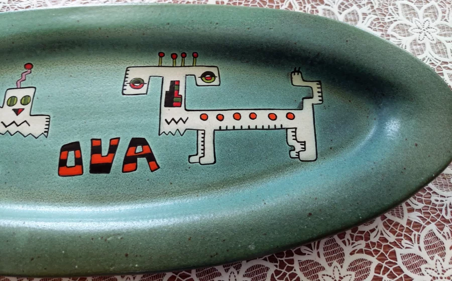 Remi LACOMBE 设计的椭圆形盘子