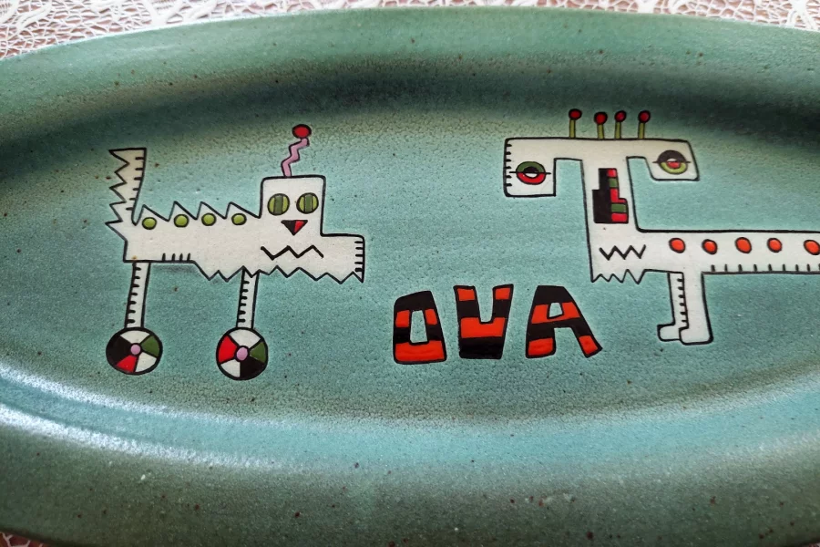 Remi LACOMBE 设计的椭圆形盘子