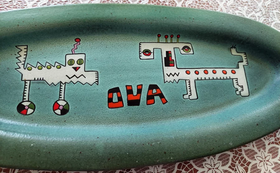 Remi LACOMBE 设计的椭圆形盘子