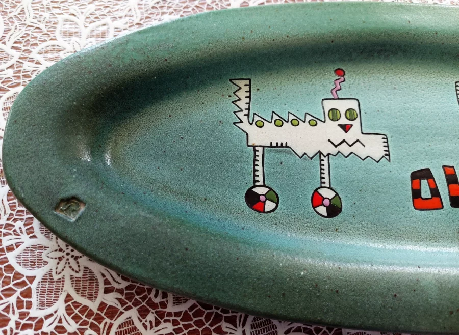 Remi LACOMBE 设计的椭圆形盘子