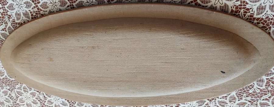 Remi LACOMBE 设计的椭圆形盘子