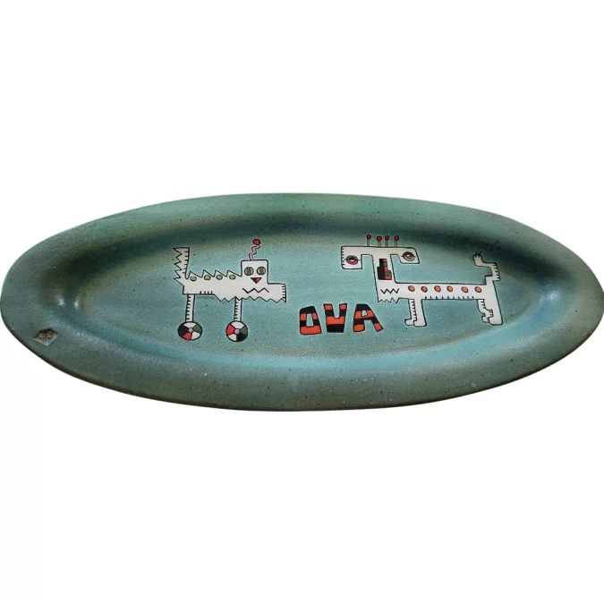 Remi LACOMBE 设计的椭圆形盘子