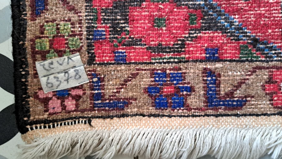 HANDGEMACHTER TEPPICH