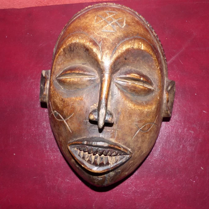 AFRIKANISCHE MASKE