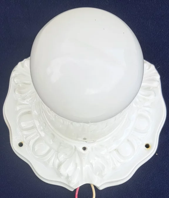 Lampe plafonnier ou applique murale base en porcelaine et opaline début XXème