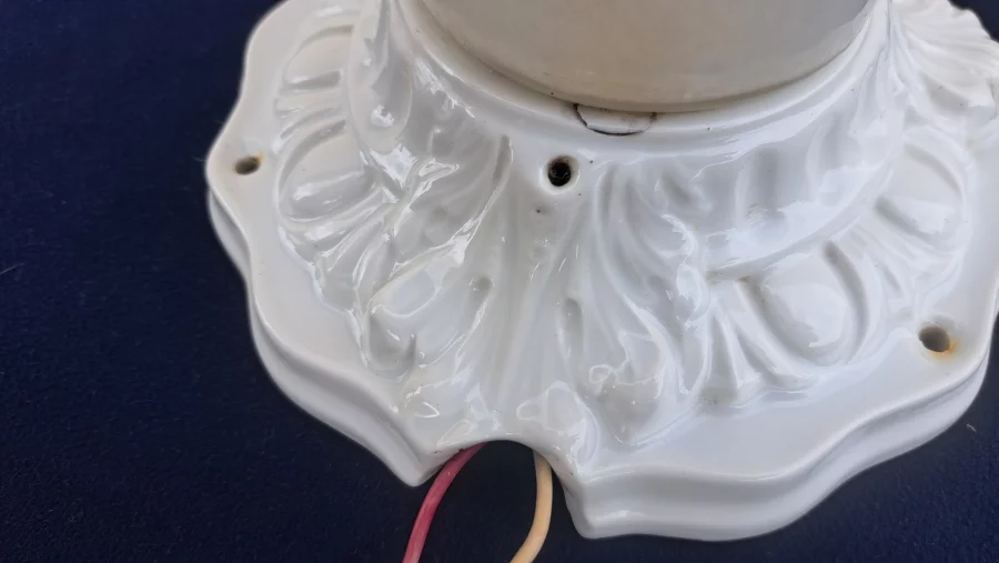 Lampe plafonnier ou applique murale base en porcelaine et opaline début XXème