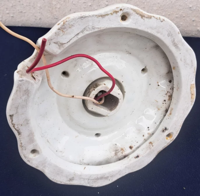 Lampe plafonnier ou applique murale base en porcelaine et opaline début XXème