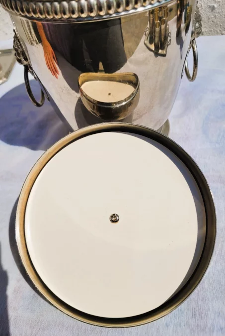 EISKÜHLER AUS SILBERPLATTE