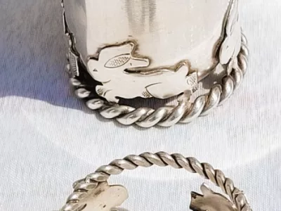 SILBERNER KELCH UND SERVIETTENRING