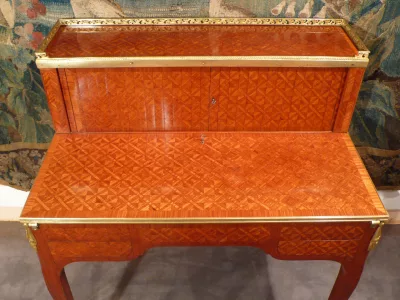 フランスのトランジションスタイルのデスク