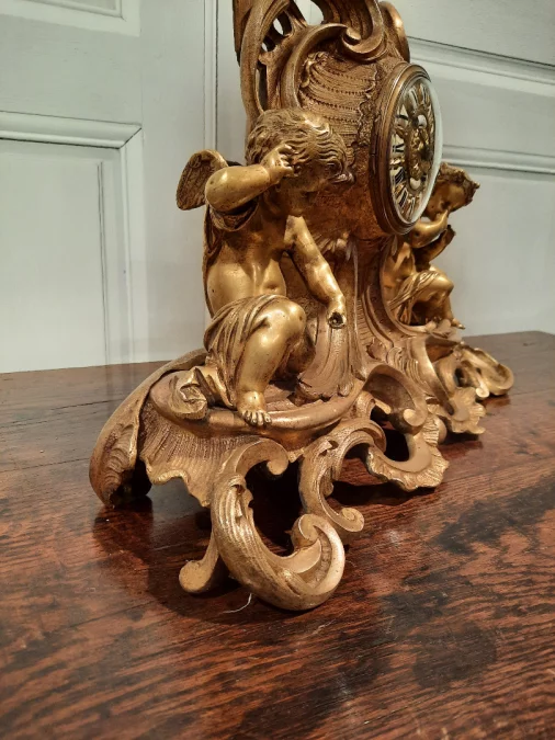 ルイ15世スタイルの時計