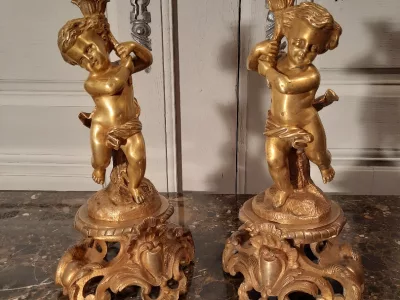 青銅製の天使のペア