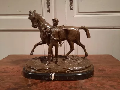 銅騎手と馬