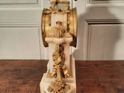 ルイ16世スタイルの時計