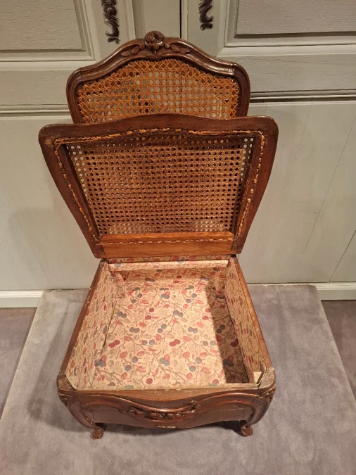 ルイ15世時代のコモードチェア