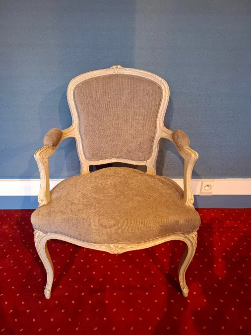 ルイ15世様式のアームチェア2脚
