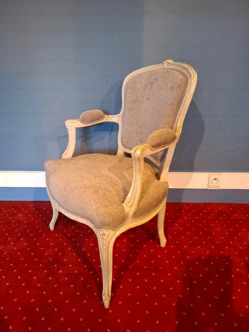 ルイ15世様式のアームチェア2脚