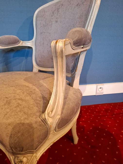 ルイ15世様式のアームチェア2脚