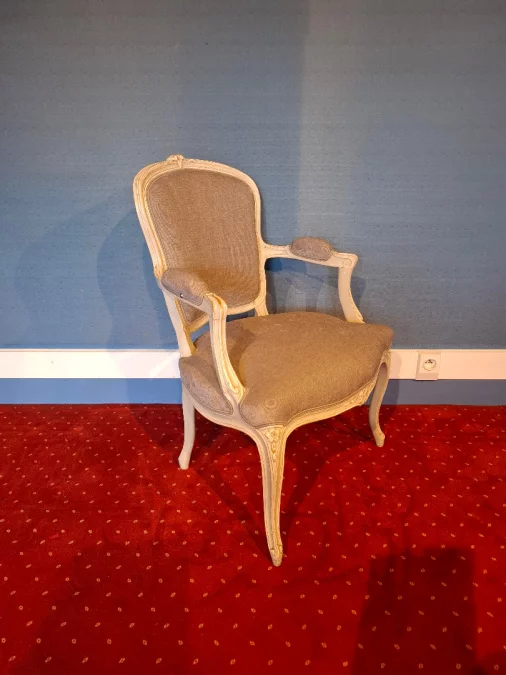 ルイ15世様式のアームチェア2脚