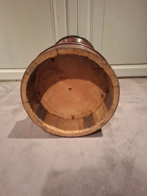 フランス帝国時代のベッドサイドテーブル