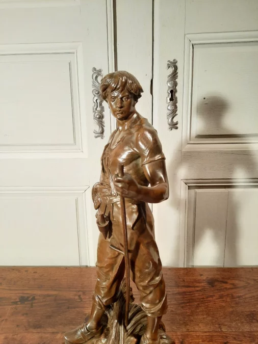 ピコーの署名入りブロンズ像