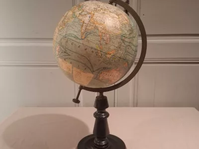 十九世纪晚期地球仪