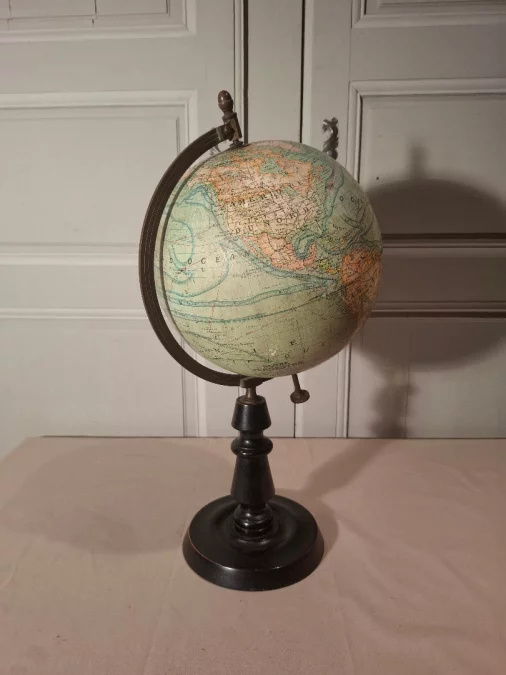 19世紀後半の地球儀