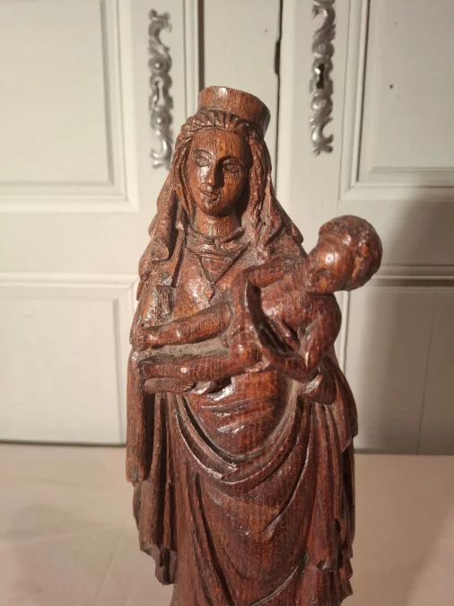 オーク材の聖母子像