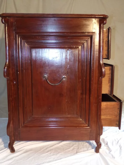 CÓMODA DEL SIGLO XVII