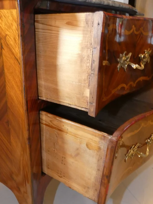 路易十五时期抽屉柜