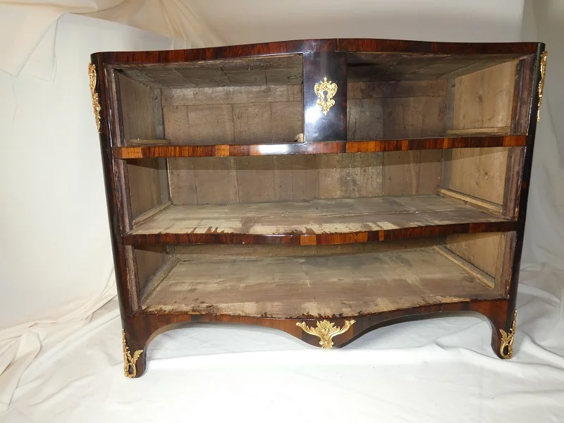 Commode galbée et marquetée d'époque Louis XV par jean-Charles ELLAUME 1714-1763