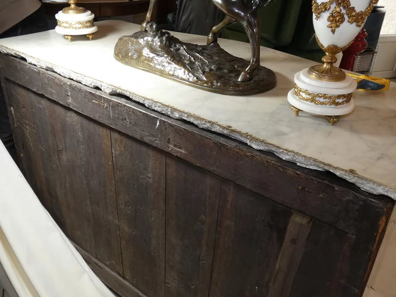 Commode galbée et marquetée d'époque Louis XV par jean-Charles ELLAUME 1714-1763