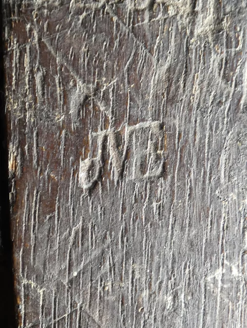 Commode galbée et marquetée d'époque Louis XV par jean-Charles ELLAUME 1714-1763