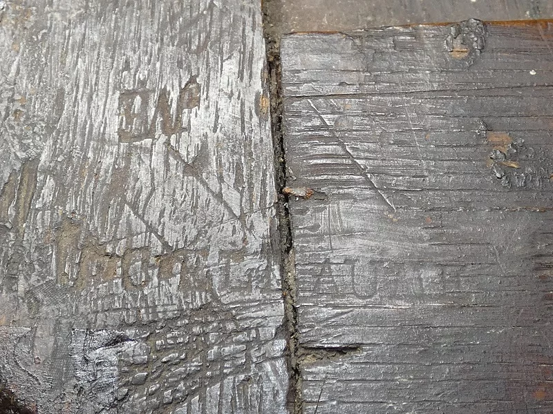 Commode galbée et marquetée d'époque Louis XV par jean-Charles ELLAUME 1714-1763